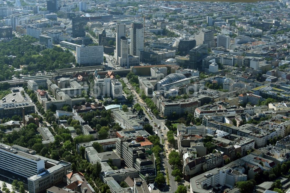 Berlin von oben - Wohn- und Geschäftshaus Viertel entlang Hardenbergstraße in Berlin