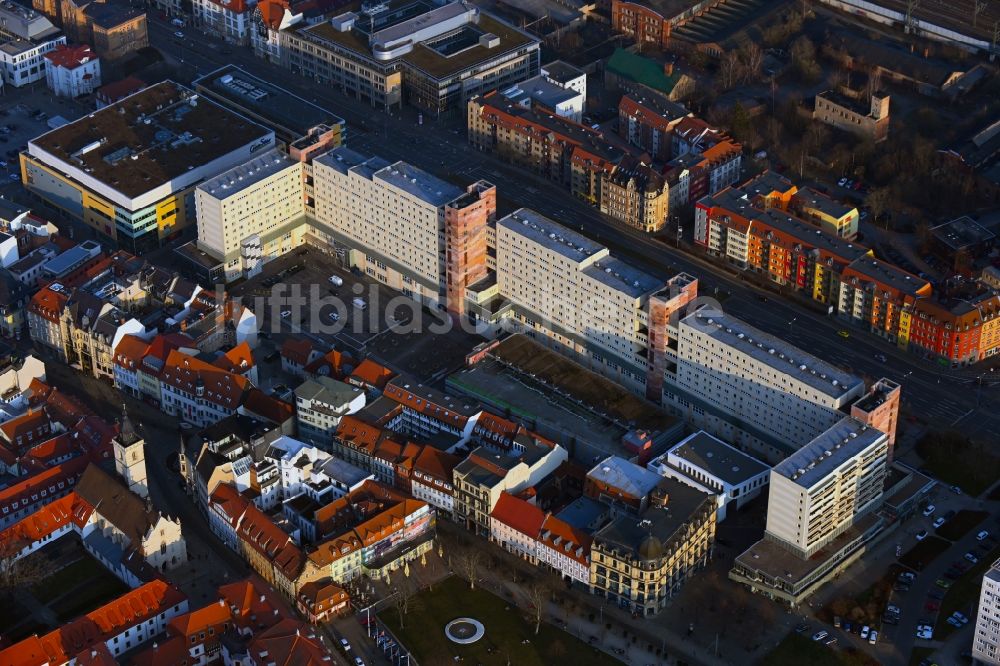 Luftaufnahme Erfurt - Wohn- und Geschäftshaus Viertel entlang des Hirschlachufer im Ortsteil Altstadt in Erfurt im Bundesland Thüringen, Deutschland