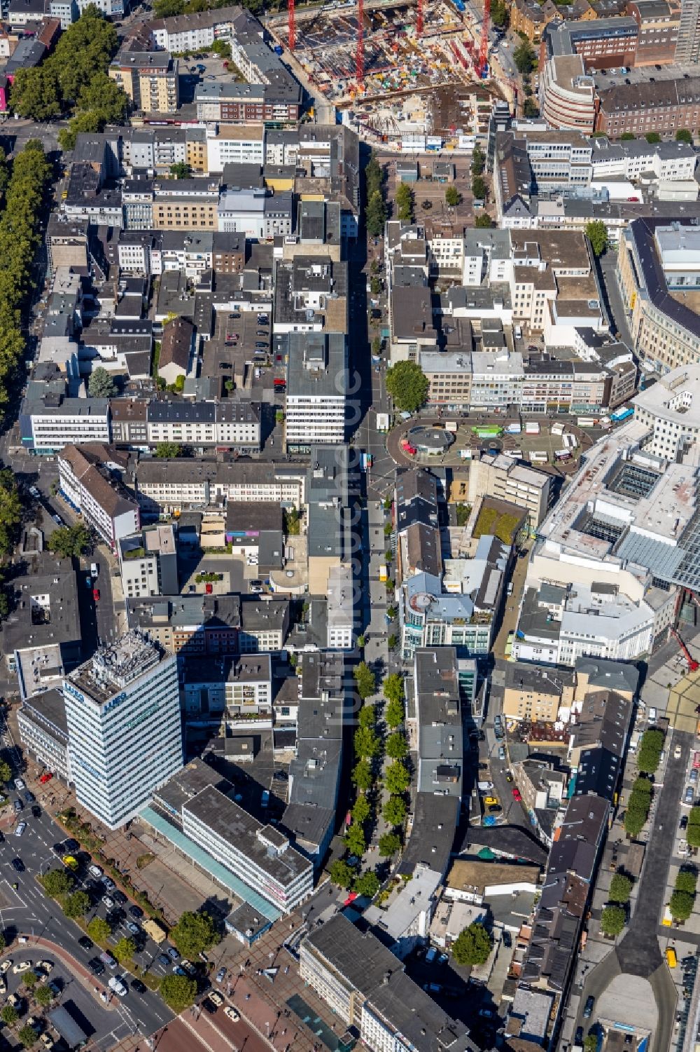 Bochum von oben - Wohn- und Geschäftshaus Viertel entlang der Huestraße - Hellweg - Husemannplatz - Dr.-Ruer-Platz in Bochum im Bundesland Nordrhein-Westfalen, Deutschland