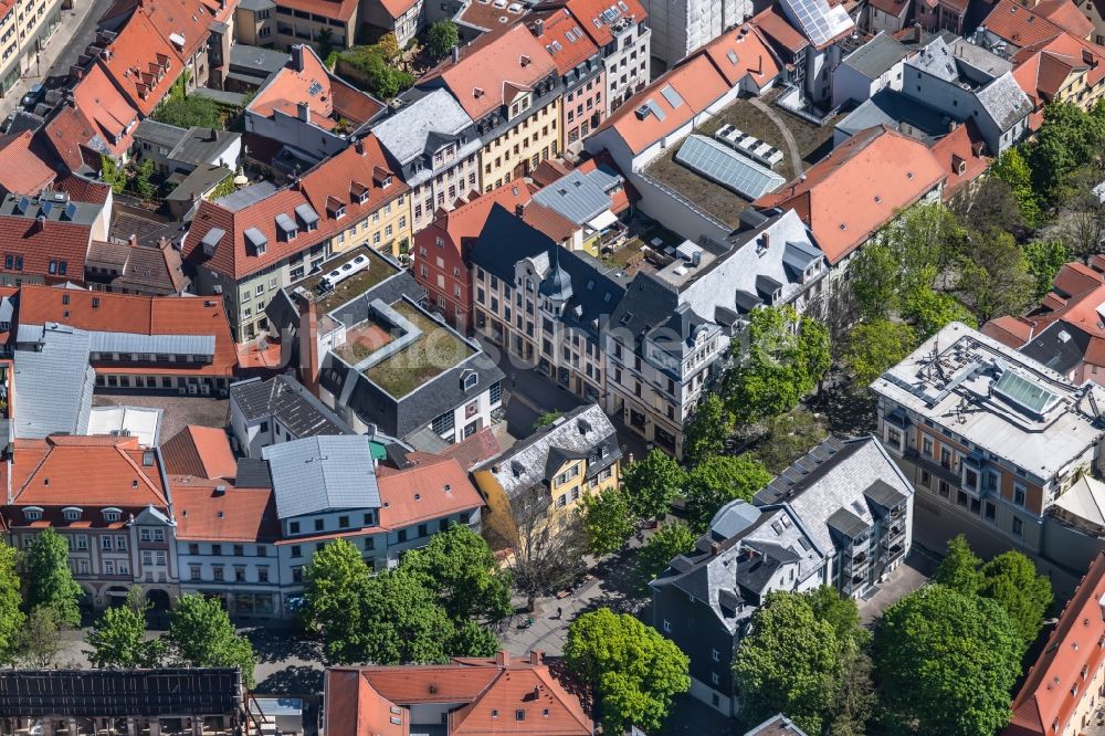 Luftaufnahme Weimar - Wohn- und Geschäftshaus Viertel entlang der Neugasse - Schillerstraße in Weimar im Bundesland Thüringen, Deutschland