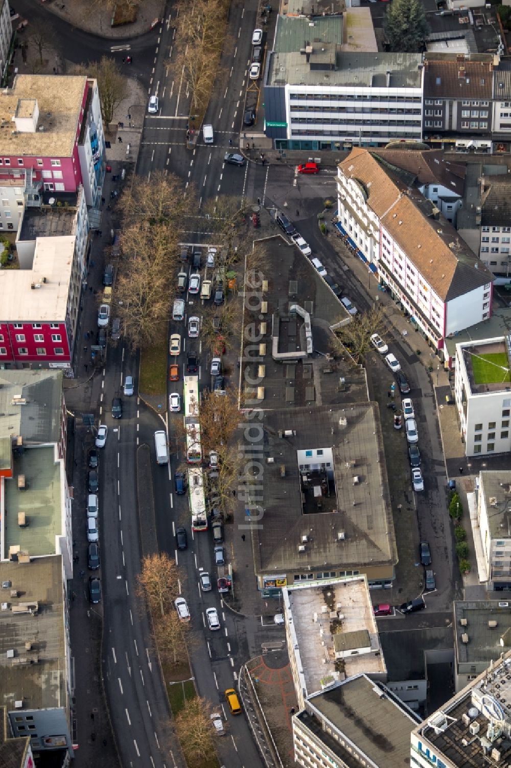 Bochum von oben - Wohn- und Geschäftshaus Viertel entlang des Südring - Hellweg - Luisenstraße in Bochum im Bundesland Nordrhein-Westfalen, Deutschland