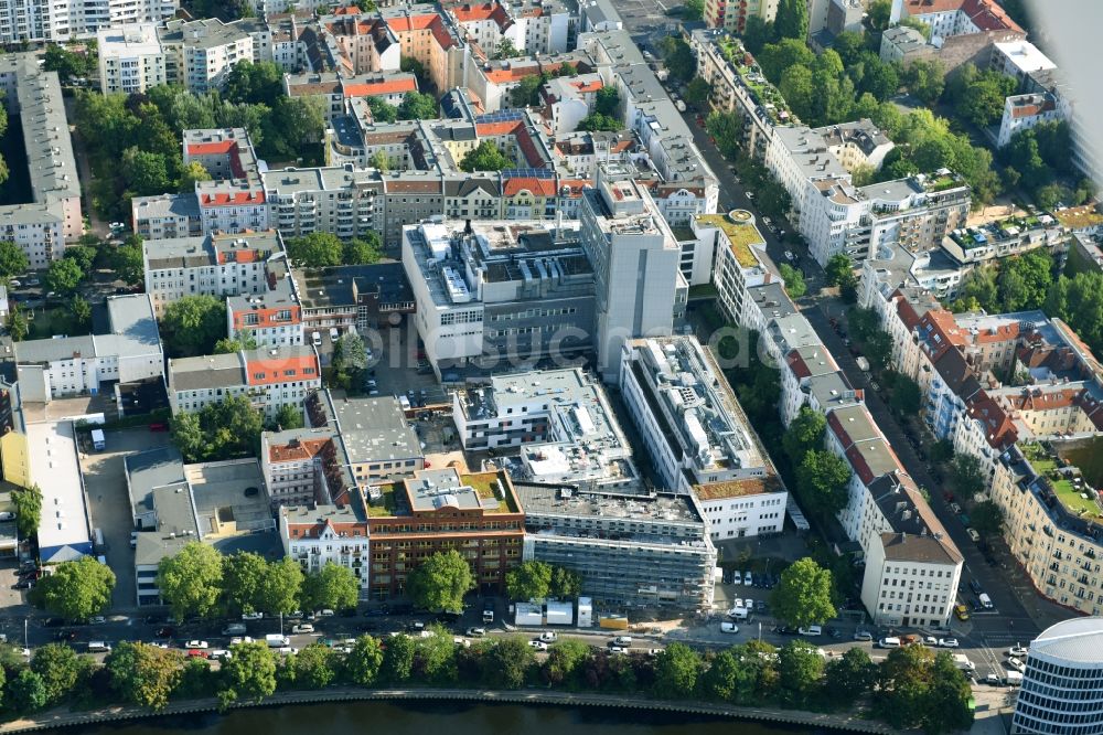 Luftaufnahme Berlin - Wohn- und Geschäftshaus Viertel an der Kaiserin-Augusta-Allee - Beusselstraße und der Erasmusstraße in Berlin, Deutschland