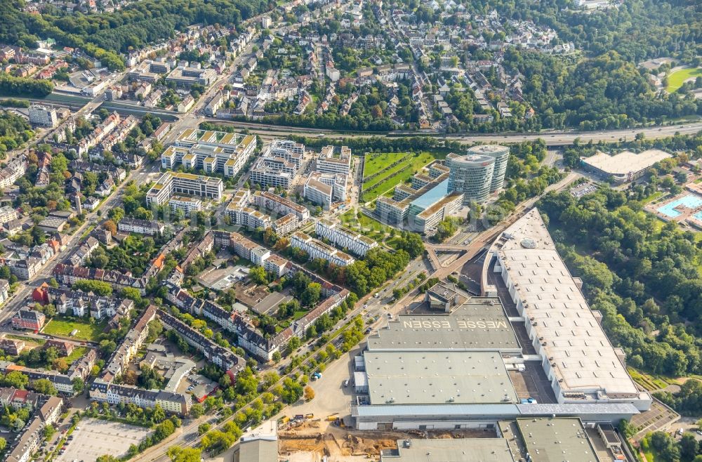 Essen aus der Vogelperspektive: Wohn- und Geschäftshaus Viertel und die Messe Essen entlang der Norbertstraße in Essen im Bundesland Nordrhein-Westfalen, Deutschland