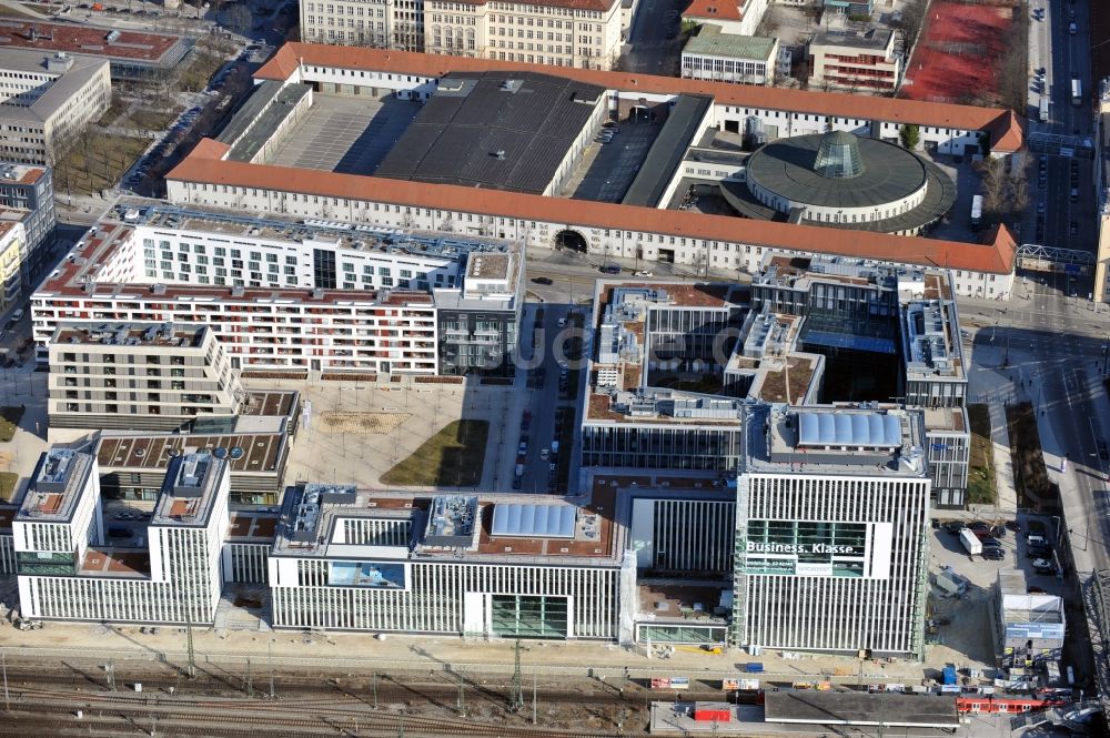 München aus der Vogelperspektive: Wohn- und Geschäftshaus Viertel Skygarden im Ortsteil Maxvorstadt in München im Bundesland Bayern, Deutschland