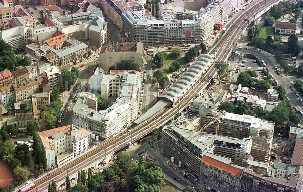 Luftaufnahme Berlin - Wohn- und Geschäftshausbau am S-Bhf. Hackescher Markt in Berlin-Mitte.