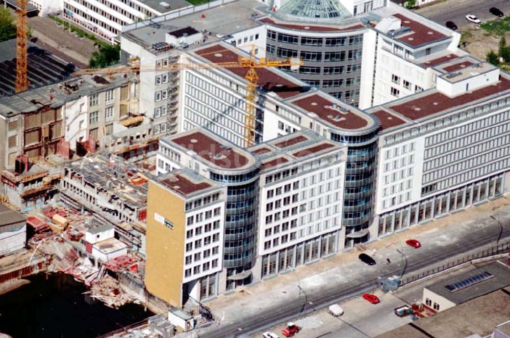 Luftbild Berlin - 01.05.1995 Wohn und Geschäftshausbau an der Schützenstr. Berlin-Mitte