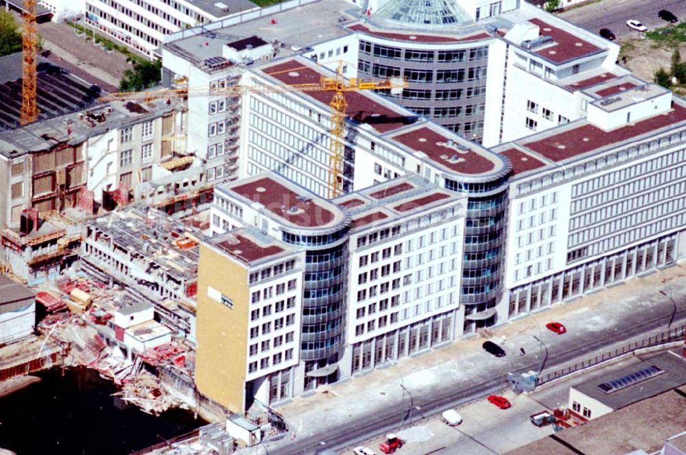 Luftaufnahme Berlin - 01.05.1995 Wohn und Geschäftshausbau an der Schützenstr. Berlin-Mitte