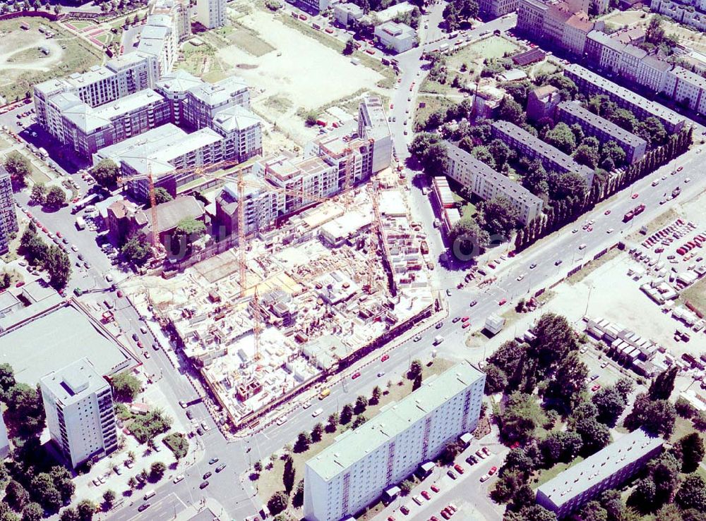 Luftbild Berlin - Wohn- und Geschäftshausneubau der Bayerischen Hausbau KG an der Heinrich-Heine-Straße in Berlin-Mitte.