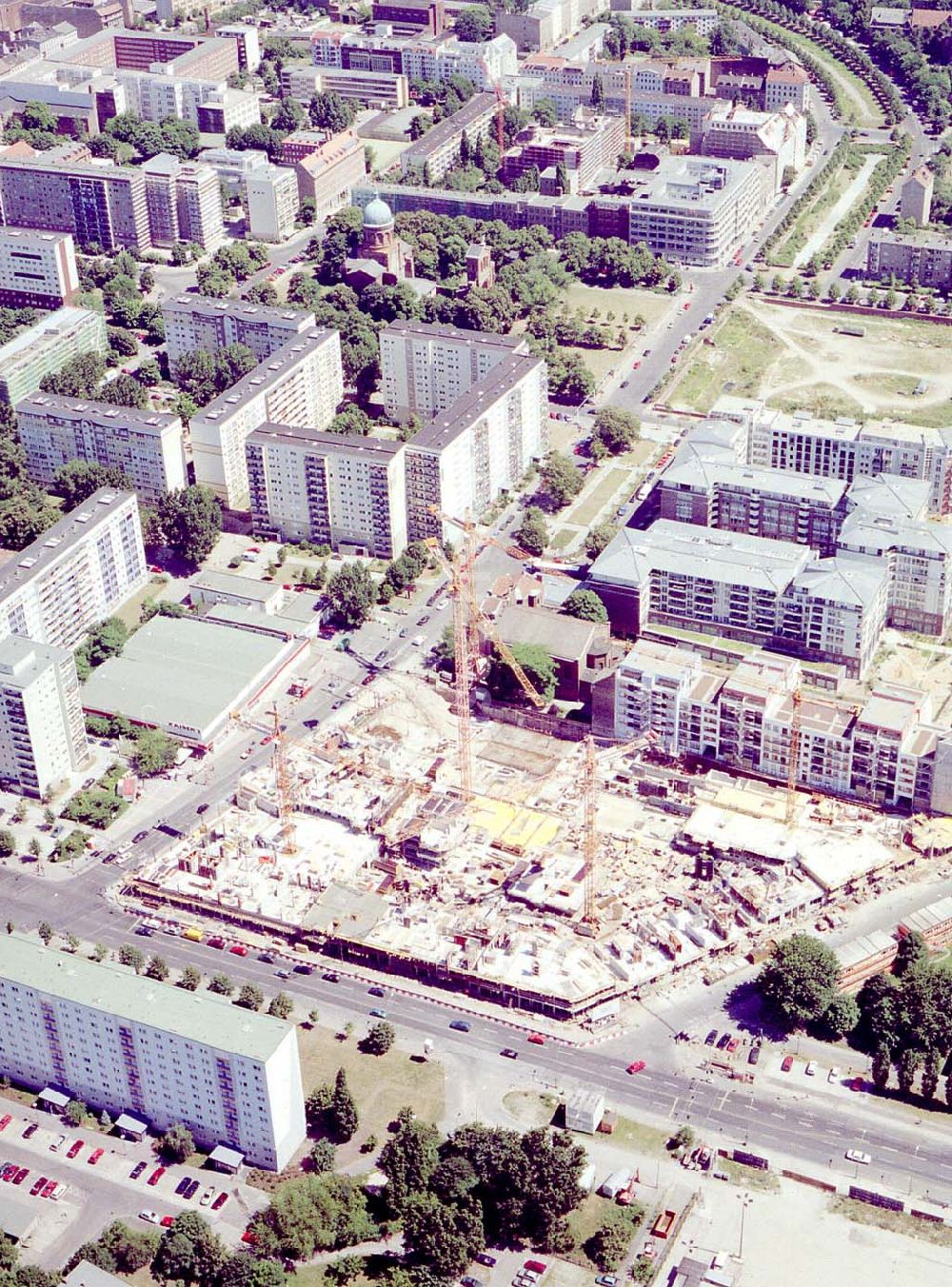 Luftaufnahme Berlin - Wohn- und Geschäftshausneubau der Bayerischen Hausbau KG an der Heinrich-Heine-Straße in Berlin-Mitte.