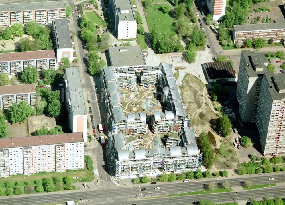 Berlin - Lichtenberg von oben - Wohn- und Geschäftshausneubau an der Landsberger Allee.