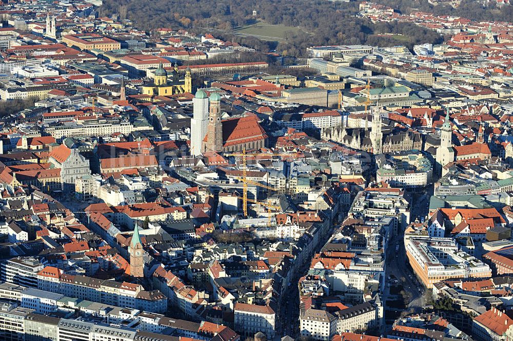 München aus der Vogelperspektive: Wohn und Geschäftshausprojekt - Baustelle Hofstatt an der Münchener Altstadt