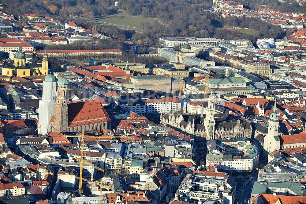 Luftbild München - Wohn und Geschäftshausprojekt - Baustelle Hofstatt an der Münchener Altstadt