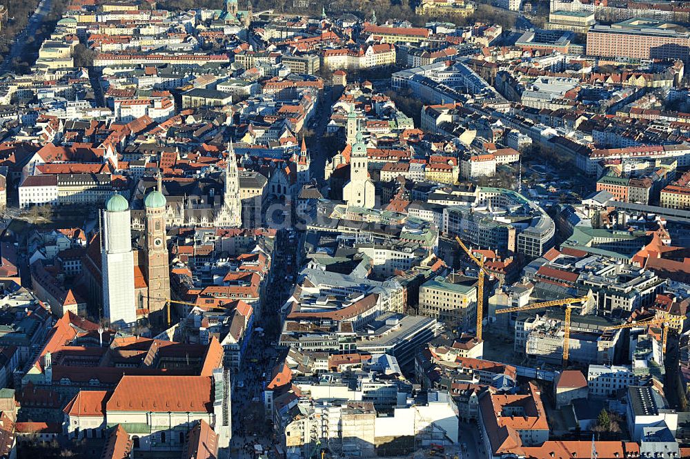 Luftbild München - Wohn und Geschäftshausprojekt - Baustelle Hofstatt an der Münchener Altstadt