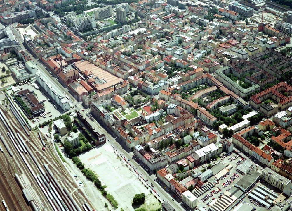 München aus der Vogelperspektive: Wohn- und Geschäftshausviertel am Bereich der Landsberger- und Westendstraße in München am Hauptbahnhof.