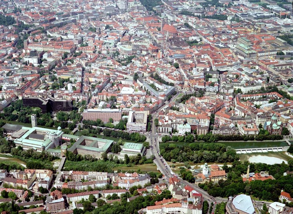 München aus der Vogelperspektive: Wohn- und Geschäftshausviertel München - Haidhausen mit der Rosenheimer Straße.