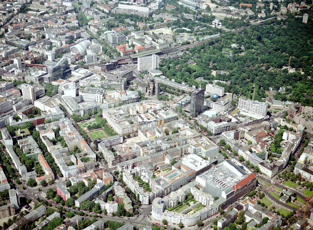 Berlin - Charlottenburg von oben - Wohn- und Geschäftsviertel am Breitscheidplatz / Kurfürstendamm in Berlin - Charlottenburg.