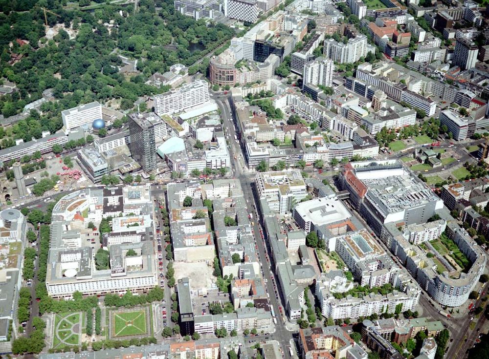 Berlin - Charlottenburg von oben - Wohn- und Geschäftsviertel am Breitscheidplatz / Kurfürstendamm in Berlin - Charlottenburg.