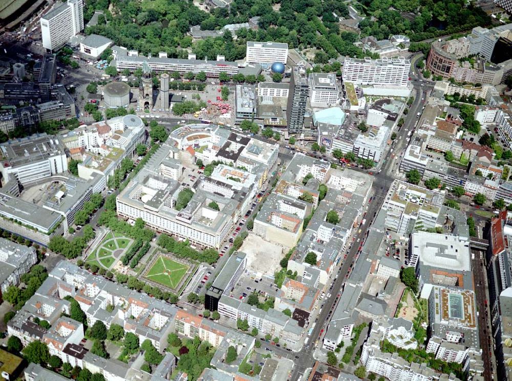 Luftbild Berlin - Charlottenburg - Wohn- und Geschäftsviertel am Breitscheidplatz / Kurfürstendamm in Berlin - Charlottenburg.