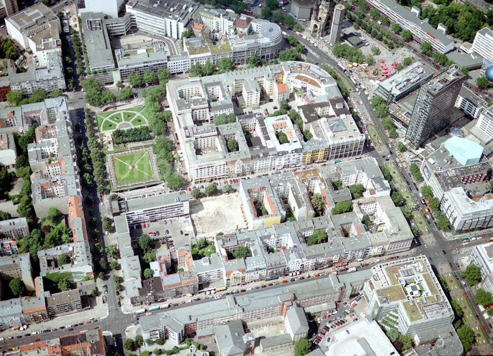 Berlin - Charlottenburg von oben - Wohn- und Geschäftsviertel am Breitscheidplatz / Kurfürstendamm in Berlin - Charlottenburg.