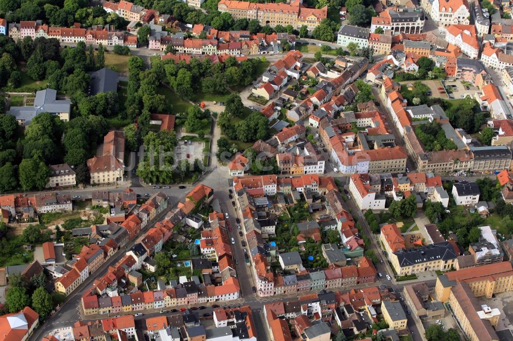 Apolda von oben - Wohn- und Geschäftsviertel um die Dornburger-Straße in Apolda im Bundesland Thüringen