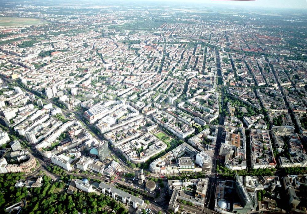 Luftbild Berlin - Charlottenburg - Wohn- und Geschäftsviertel am Neuen Kranzlereck - Breitscheidplatz / Kurfürstendamm in Berlin - Charlottenburg.