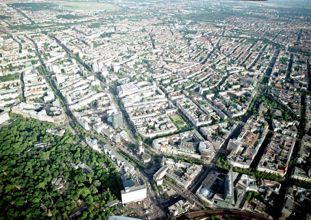 Luftaufnahme Berlin - Charlottenburg - Wohn- und Geschäftsviertel am Neuen Kranzlereck - Breitscheidplatz / Kurfürstendamm in Berlin - Charlottenburg.