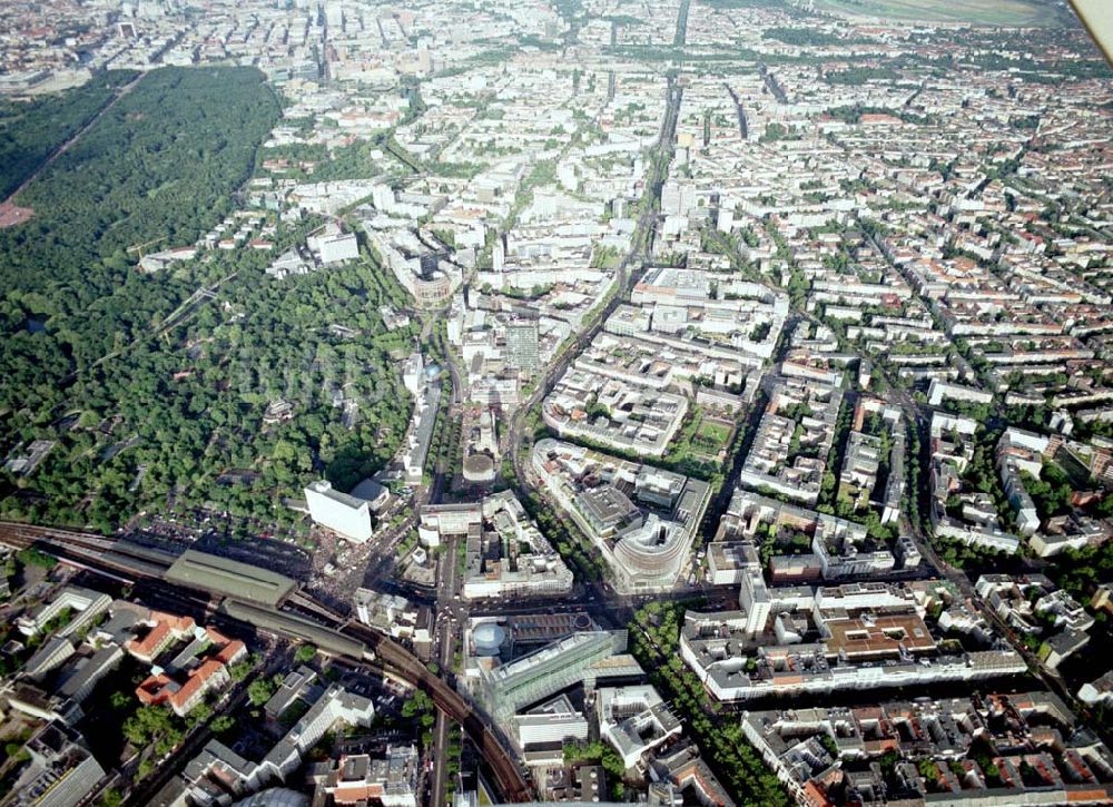 Berlin - Charlottenburg aus der Vogelperspektive: Wohn- und Geschäftsviertel am Neuen Kranzlereck - Breitscheidplatz / Kurfürstendamm in Berlin - Charlottenburg.