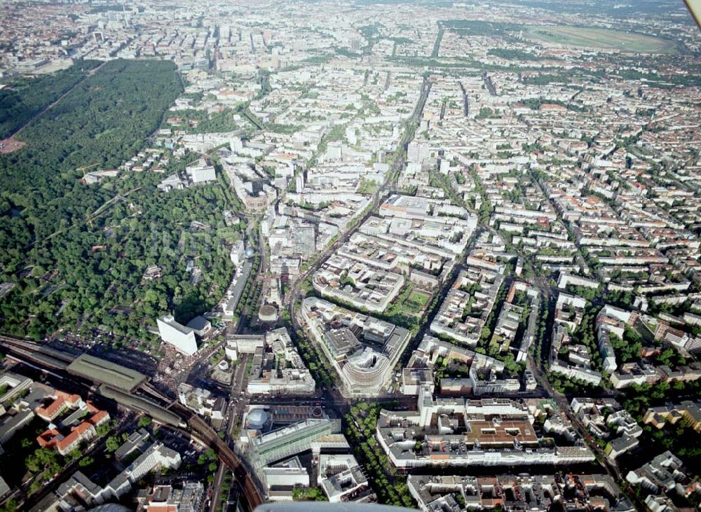 Luftaufnahme Berlin - Charlottenburg - Wohn- und Geschäftsviertel am Neuen Kranzlereck - Breitscheidplatz / Kurfürstendamm in Berlin - Charlottenburg.