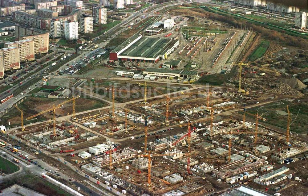 Berlin aus der Vogelperspektive: Wohn- und Geschäftsviertelbau Landsberger Tor an der Landsberger Allee in Hellersdorf