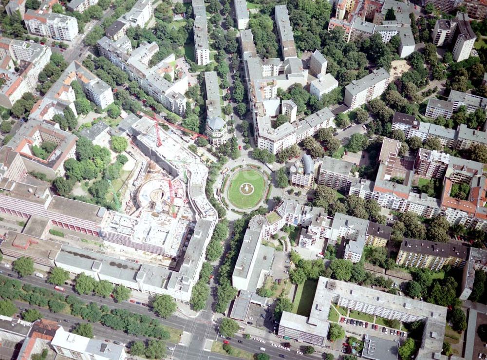 Berlin - Charlottenburg aus der Vogelperspektive: Wohn- und Geschäftsviertelneubau am Prager Platz / Bundesallee in Berlin - Charlottenburg.