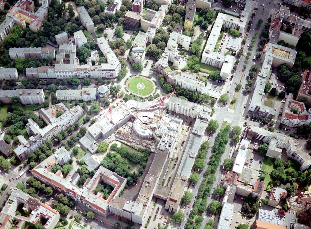 Berlin - Charlottenburg aus der Vogelperspektive: Wohn- und Geschäftsviertelneubau am Prager Platz / Bundesallee in Berlin - Charlottenburg.