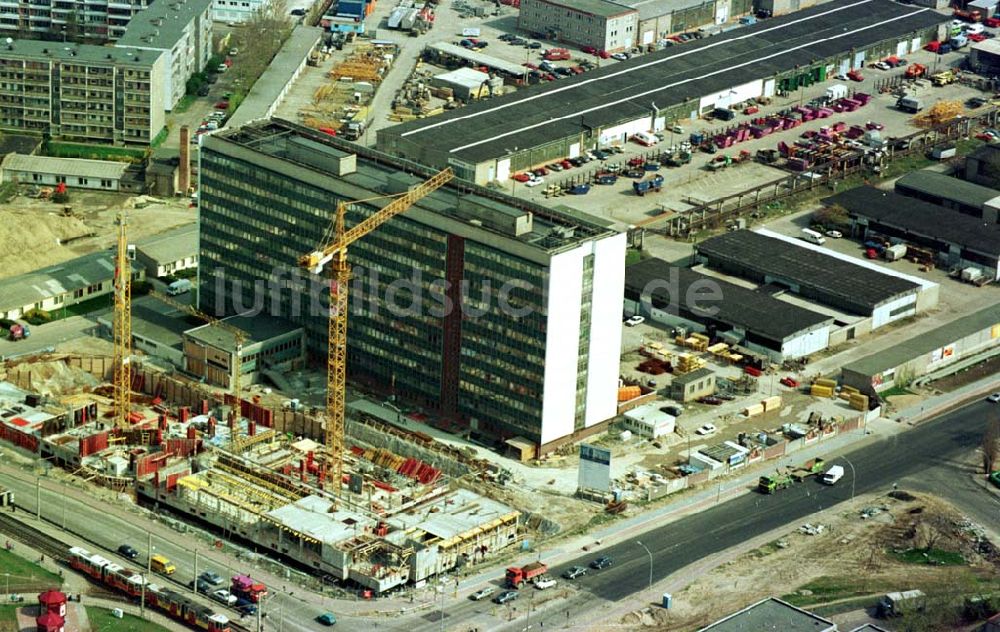 Berlin - Hohenschönhausen von oben - 19.04.1994 Wohn-und Geschäftszentrum Gehrenseestr./Hohenschönhausen