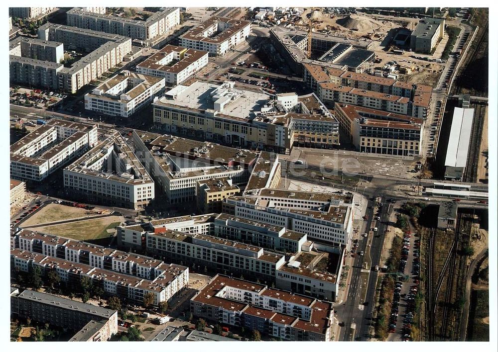 Luftaufnahme Berlin - Hellersdorf - Wohn - und Geschäftszentrum Helle Mitte in Berlin - Hellersdorf.