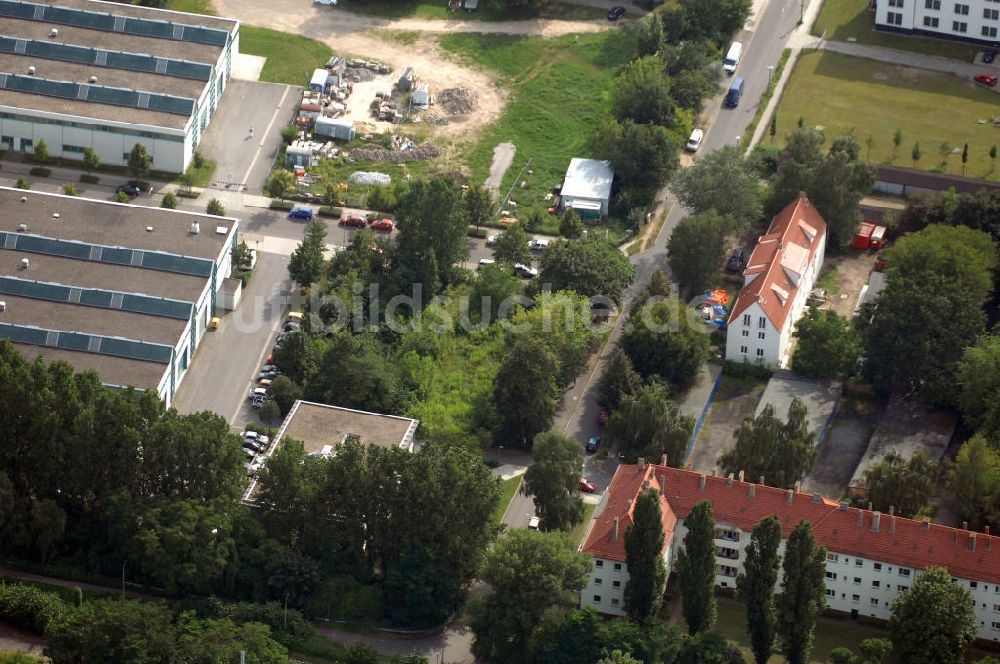 Luftbild Berlin - Wohn- und Industriegebiet an der Bahntrasse Niederschöneweide im Bereich der Landfliegerstrasse, Pilotenstraße, Hagedornstraße und Groß-Berliner Damm