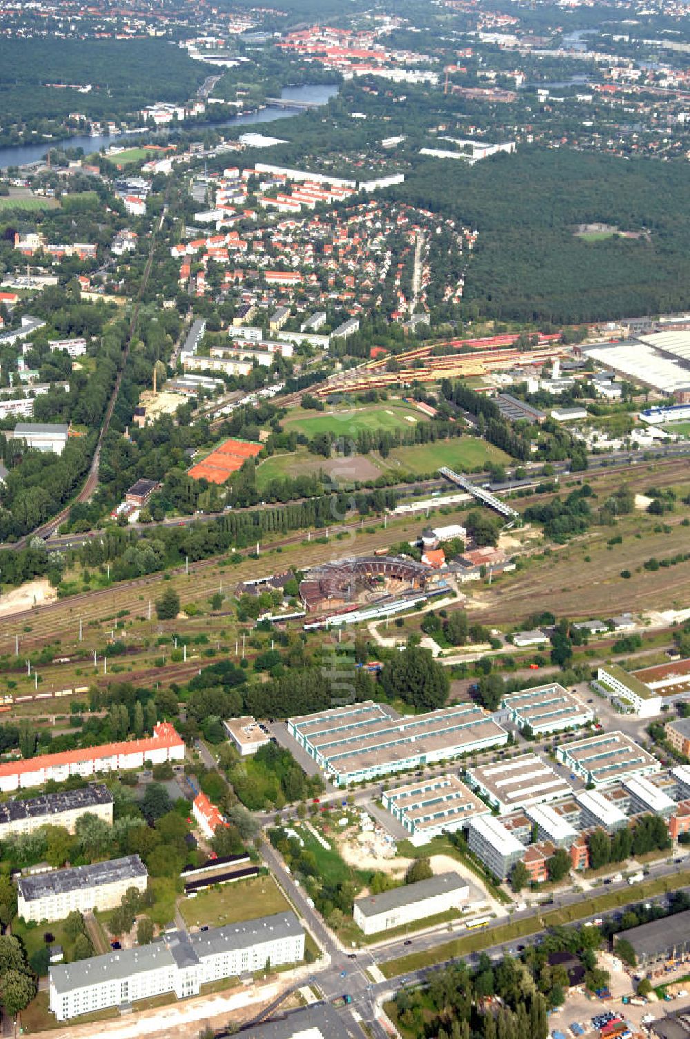 Luftaufnahme Berlin - Wohn- Und Industriegebiet An Der Bahntrasse ...