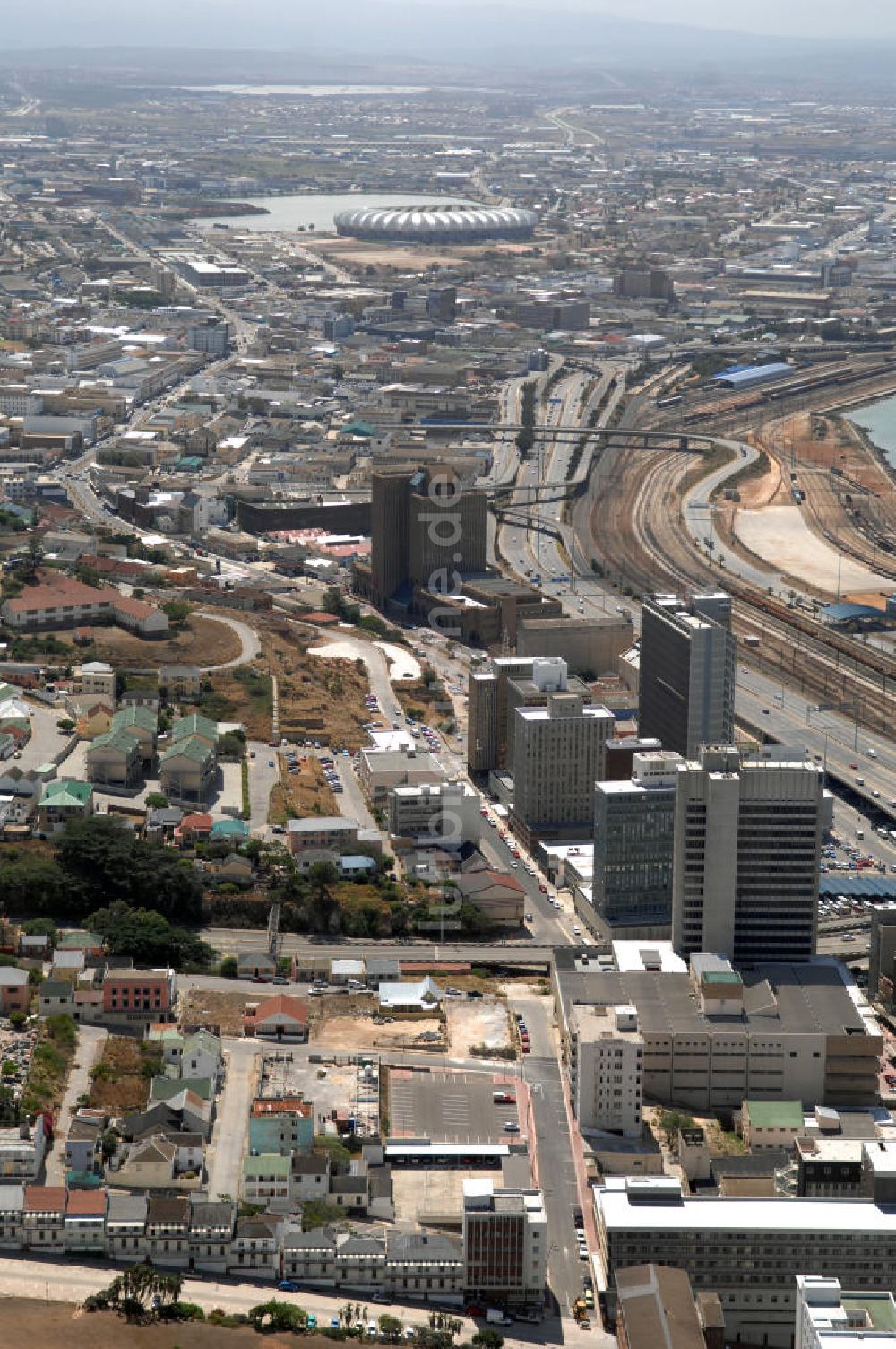 Port Elizabeth von oben - Wohn- und Industriegebiet an der Govan Mbeki Avenue und dem Settlers Highway in Port Elizabeth