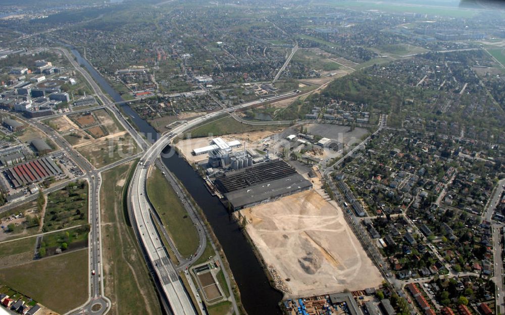 Luftaufnahme Berlin - Wohn- und Industriegebiet am Teltowkanal Johannistal-Adlershof