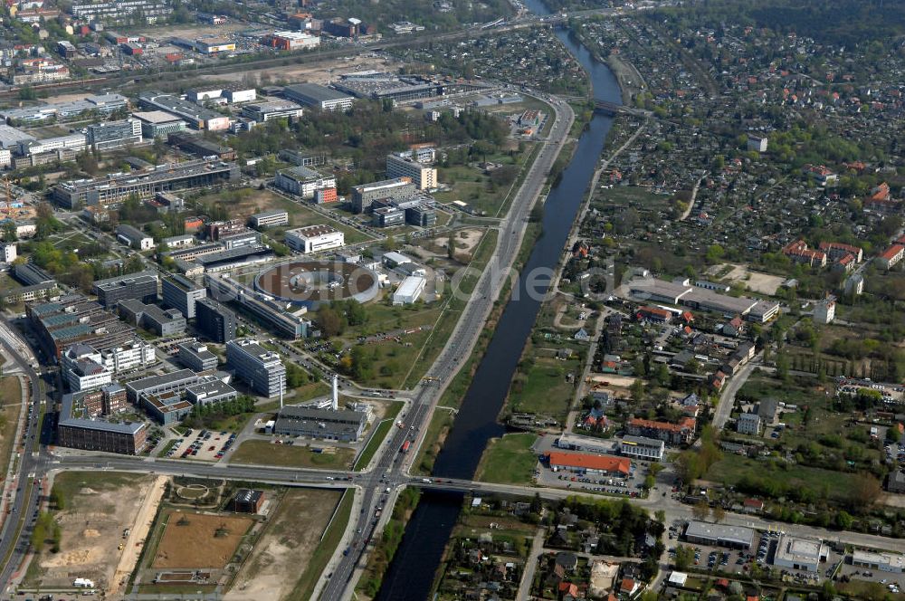 Luftbild Berlin - Wohn- und Industriegebiet am Teltowkanal Johannistal-Adlershof