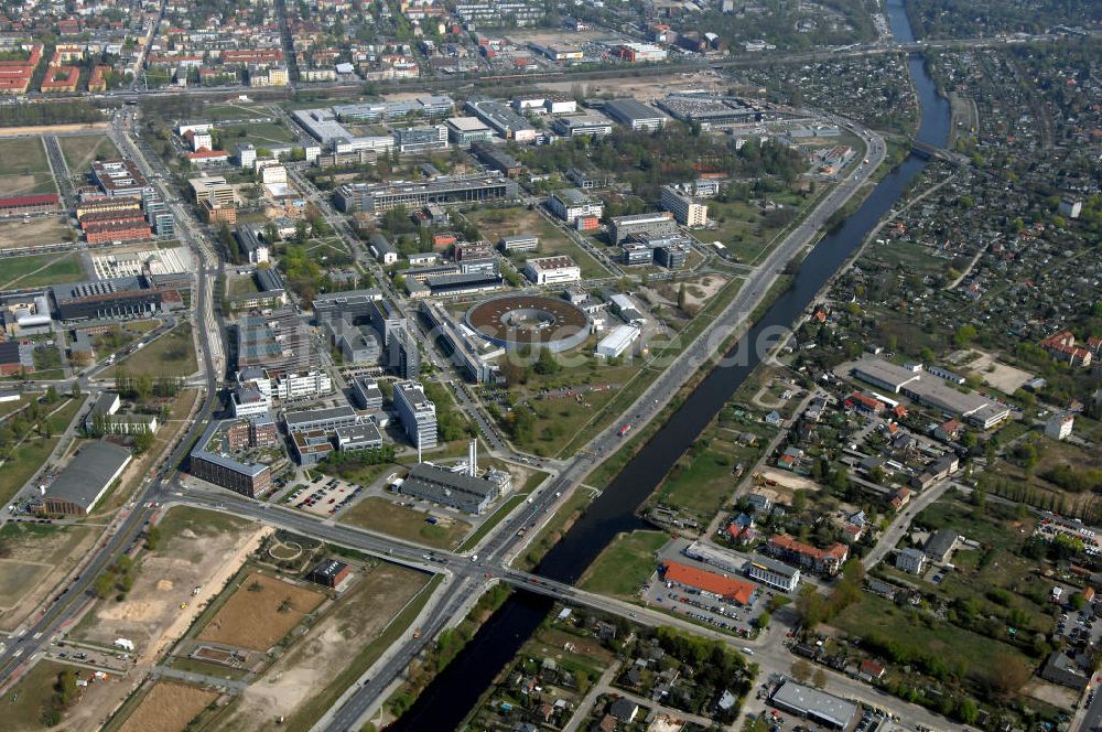 Luftaufnahme Berlin - Wohn- und Industriegebiet am Teltowkanal Johannistal-Adlershof