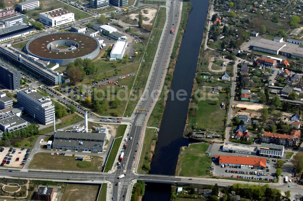 Luftaufnahme Berlin - Wohn- und Industriegebiet am Teltowkanal Johannistal-Adlershof