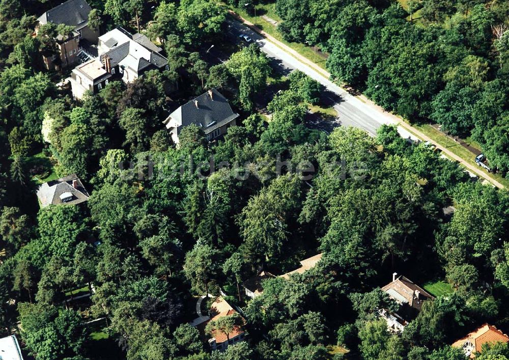 Luftaufnahme Berlin-Dahlem - Wohnanlage in der Clayallee / Max-Eyght-Straße in Berlin-Dahlem.