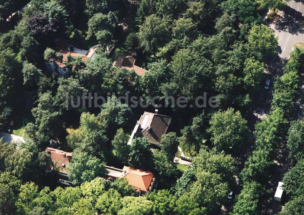 Berlin - Dahlem von oben - Wohnanlage Clayallee / Max Eyght-Straße in Dahlem.