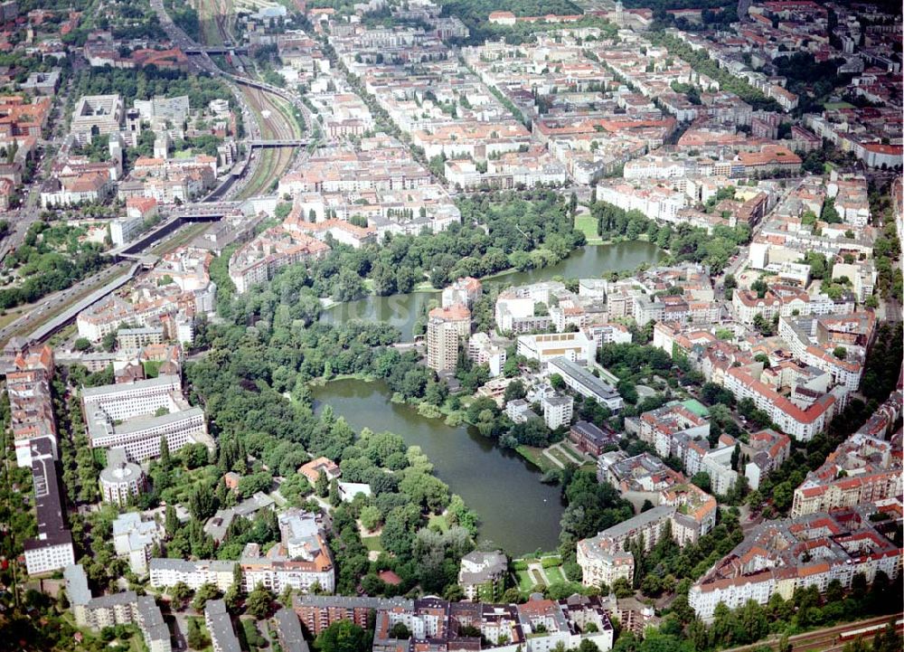 Berlin - Charlottenburg aus der Vogelperspektive: Wohnanlage an der Kantstraße am Lietzenburger See in Berlin - Charlottenburg