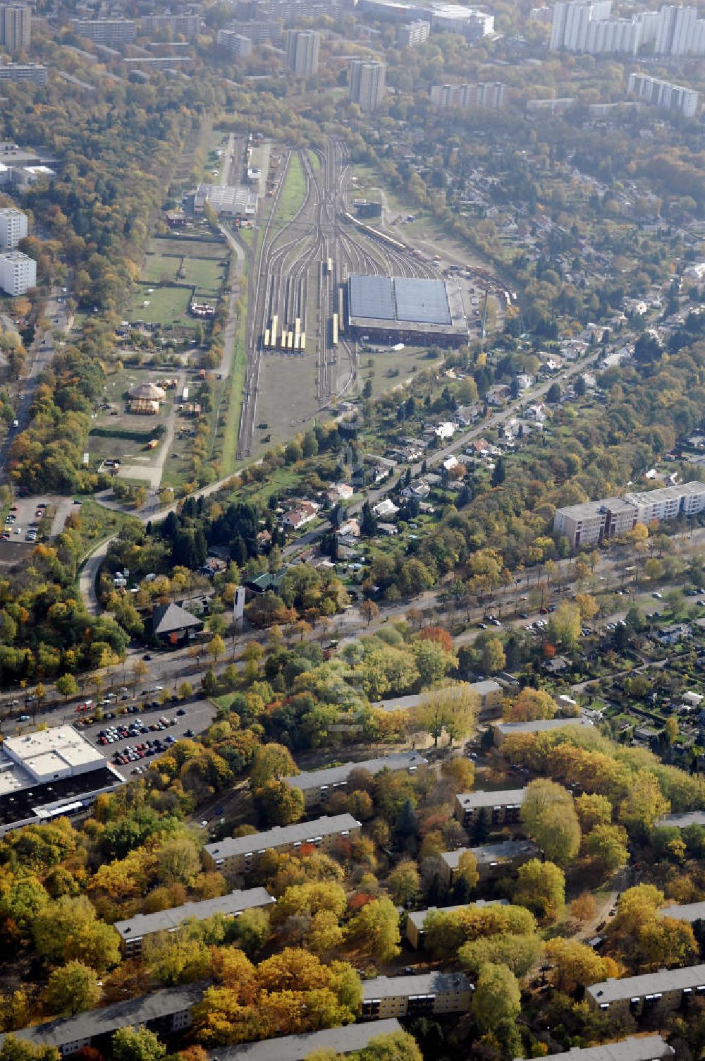 Berlin von oben - Wohnanlage am Neumarkplan in Berlin Britz