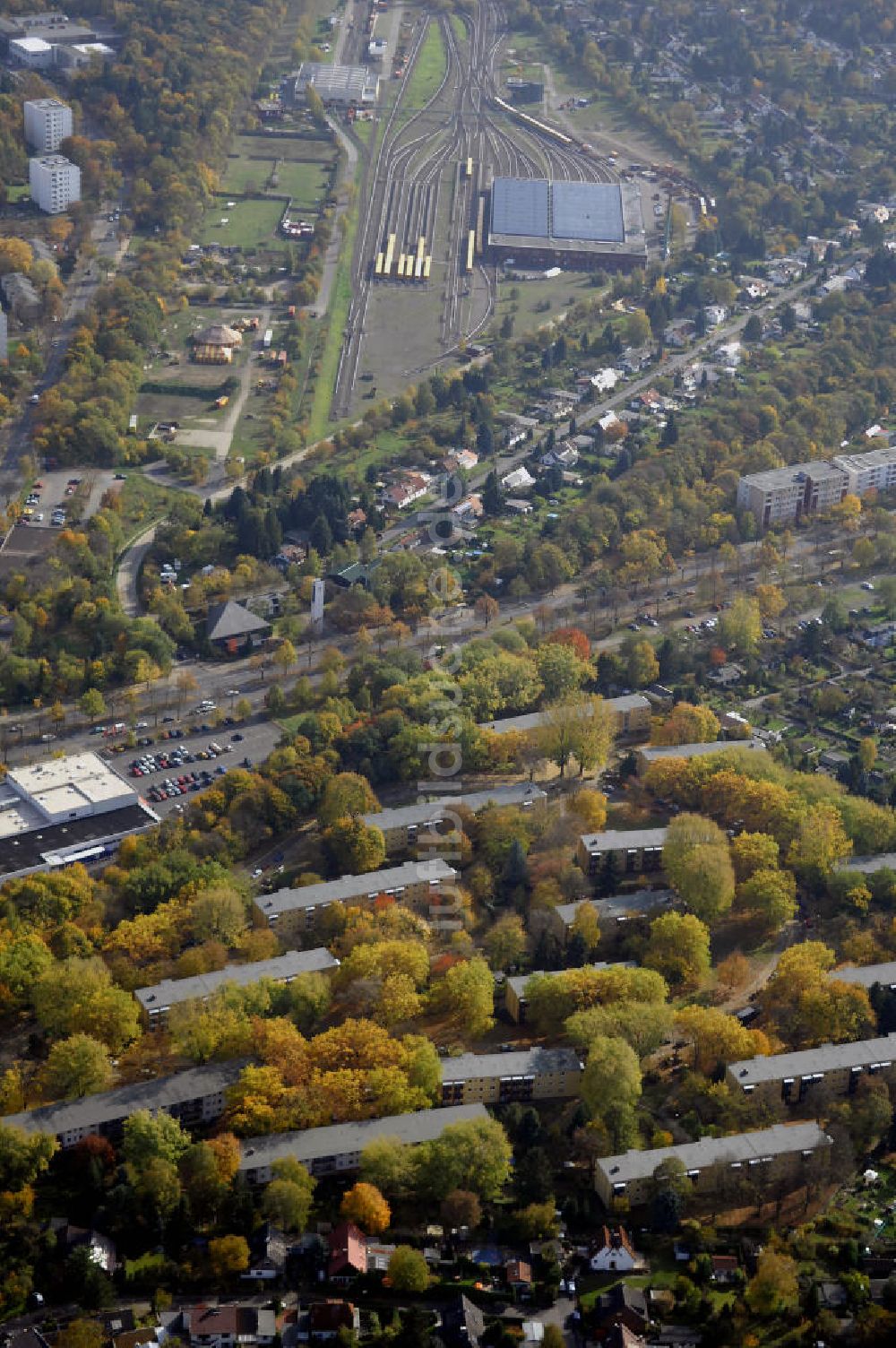 Berlin aus der Vogelperspektive: Wohnanlage am Neumarkplan in Berlin Britz