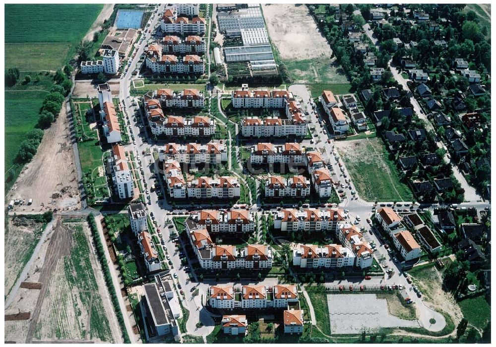 Berlin - Staaken / zu Spandau von oben - Wohnanlage der UNIVERSA HV GmbH (Kleiststraße 3-6 in 10787 Berlin) an der Heerstraße / Cosmarweg in Berlin - Staaken.