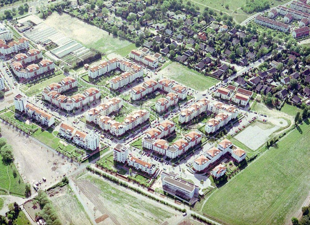 Luftbild Berlin - Staaken / zu Spandau - Wohnanlage der UNIVERSA HV GmbH (Kleiststraße 3-6 in 10787 Berlin) an der Heerstraße / Cosmarweg in Berlin - Staaken.