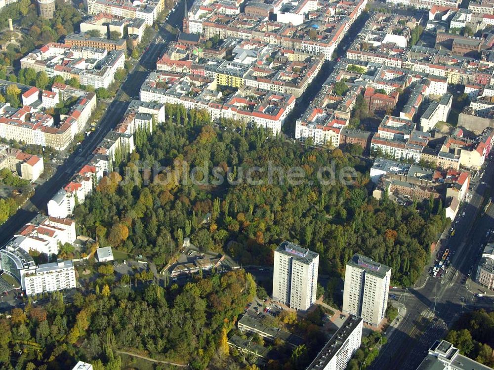 Berlin- Friedrichshain aus der Vogelperspektive: Wohnanlage am Volkspark in Berlin