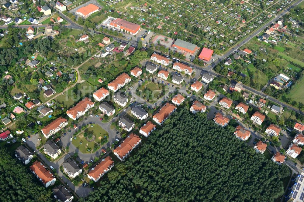 Velten aus der Vogelperspektive: Wohnanlage / Wohngebiet Am Kuschelhain in Velten im Bundesland Brandenburg