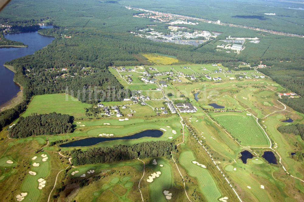 Michendorf aus der Vogelperspektive: Wohnanlagen der HVB Immobilien am Areal des malerisch gelegenen Golf- und Country Club Seddiner See